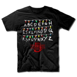Remera Stranger Things 5 - La Pared del Abecedario